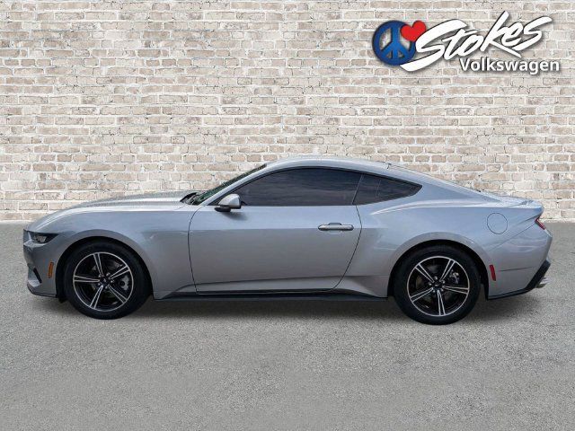 Used 2025 Ford Mustang Coupe RWD image 7