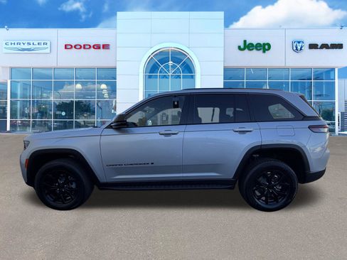 New 2026 Jeep Grand Cherokee Altitude image 6