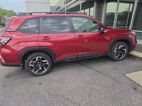 Used 2025 Subaru Forester Limited AWD/4WD image 14