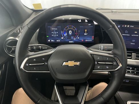 Used 2025 Chevrolet Equinox LT AWD/4WD image 13