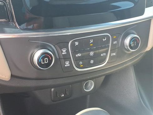 Used 2022 Chevrolet Traverse LS w/ Midnight/Sport Edition FWD image 10