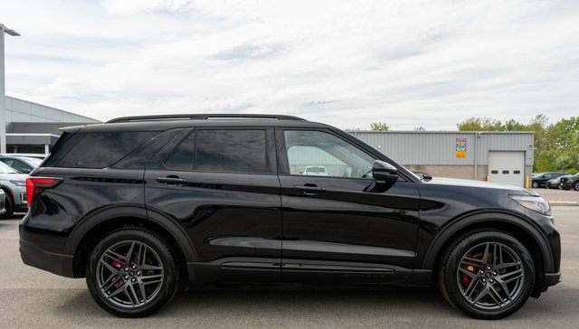 Certified 2025 Ford Explorer ST AWD/4WD image 5