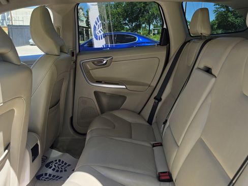 Used 2015 Volvo XC60 T5 Premier w/ Proximity Package image 23