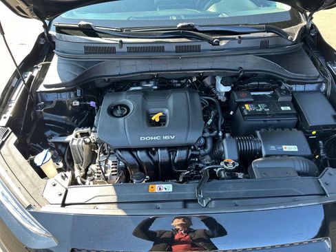 Used 2021 Hyundai Kona SE w/ Cargo Package image 12