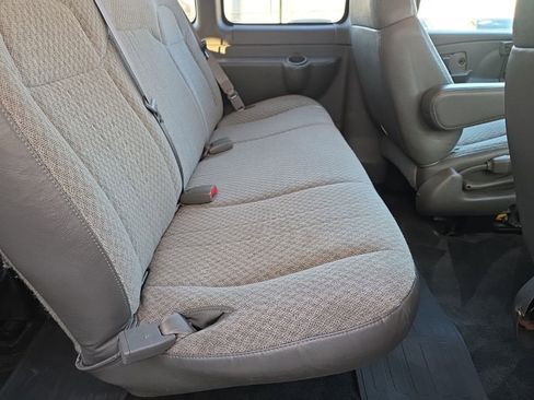 Used 2009 GMC Savana 1500 Passenger w/ LT Preferred Equipment Group image 21