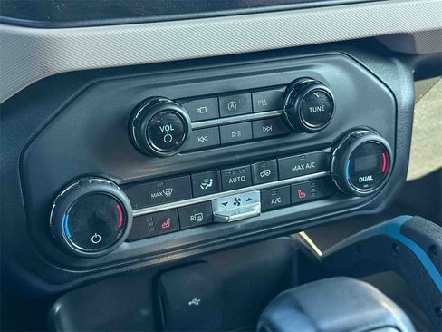 Used 2023 Ford Bronco Wildtrak image 32