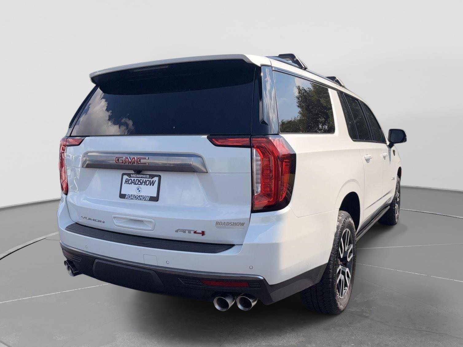 Used 2024 GMC Yukon XL AT4 w/ Technology Package AWD/4WD image 5
