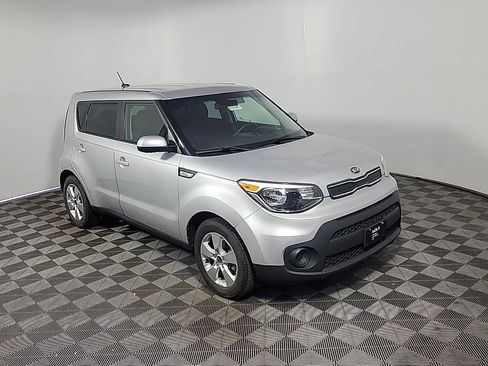 Used 2017 Kia Soul FWD image 2