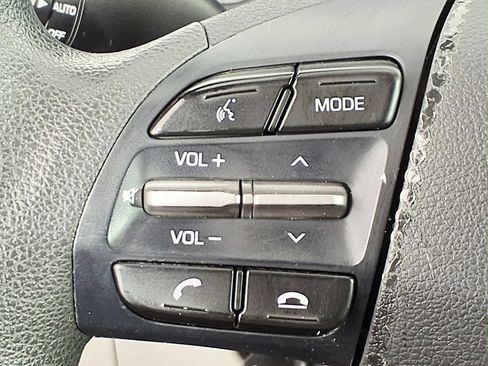 Used 2019 Hyundai Elantra SEL FWD image 17