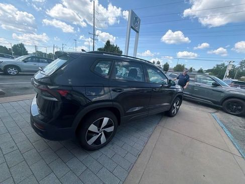 Certified 2025 Volkswagen Taos S AWD/4WD image 18