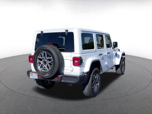 Used 2025 Jeep Wrangler Sahara image 14