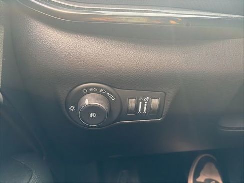Used 2022 Jeep Compass Trailhawk w/ Trailhawk Convenience Group AWD/4WD image 20