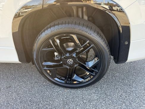 New 2026 Volkswagen Tiguan SE R-Line image 22