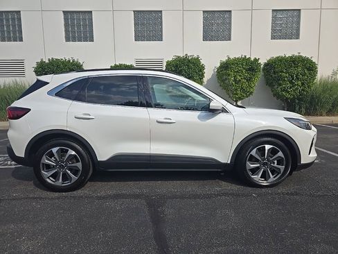 Used 2023 Ford Escape Platinum image 9