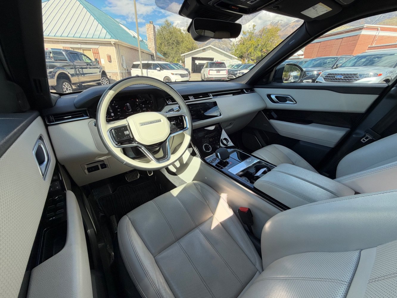 Used 2021 Land Rover Range Rover Velar R-Dynamic S AWD/4WD image 16