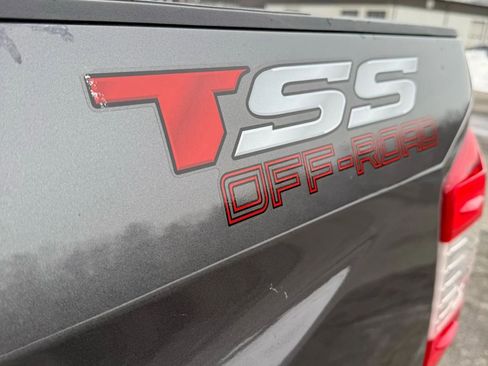 Used 2016 Toyota Tundra SR5 w/ SR5 Upgrade Package image 17