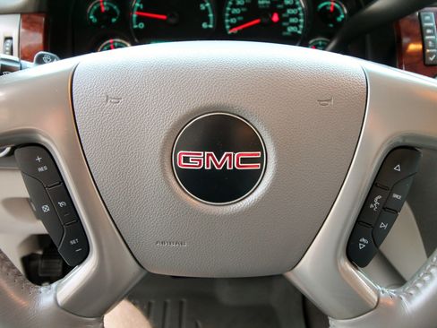 Used 2014 GMC Sierra 2500 SLT w/ SLT Convenience Package AWD/4WD image 27