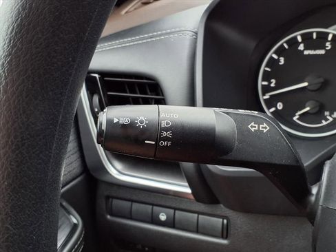 Used 2021 Nissan Rogue SV image 13