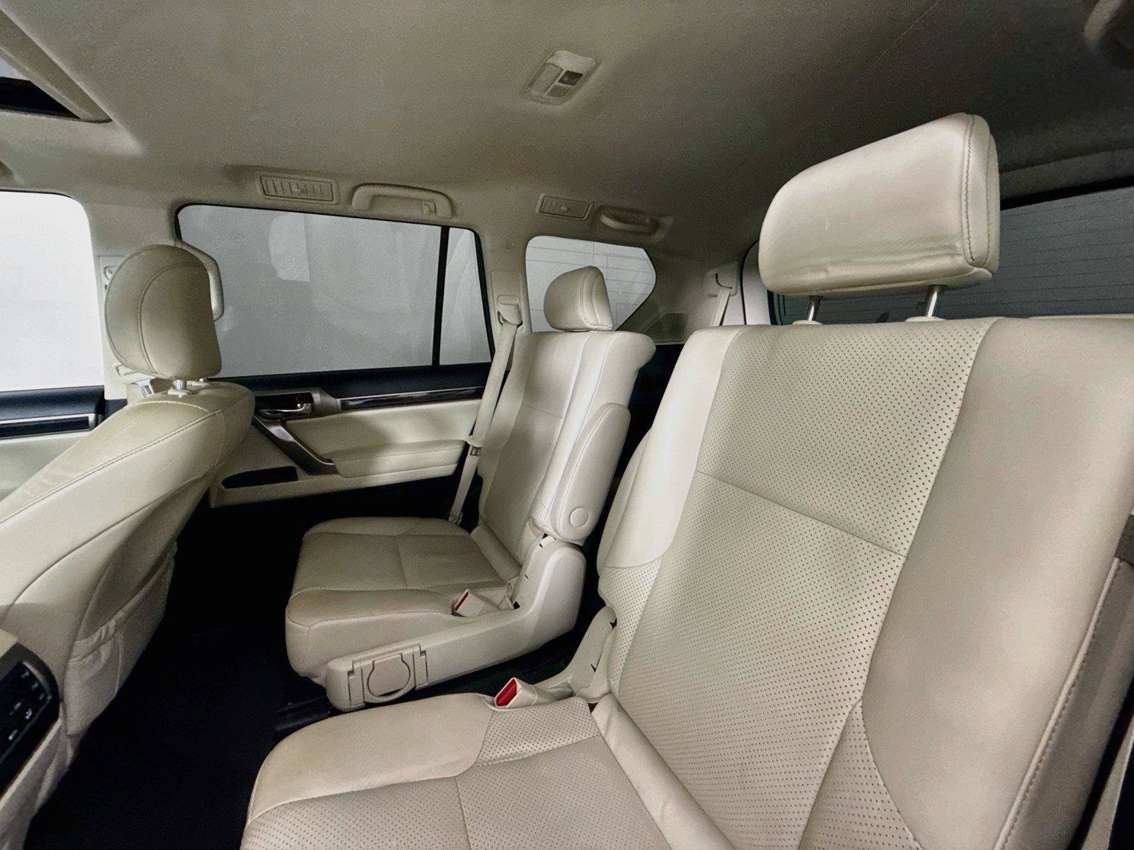Used 2022 Lexus GX 460 Luxury w/ Sport Design Package AWD/4WD image 36