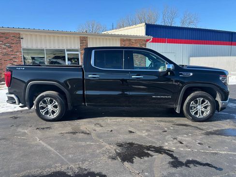 Used 2025 GMC Sierra 1500 SLT image 2