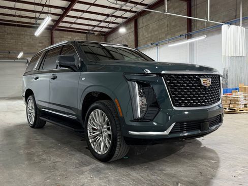 Used 2025 Cadillac Escalade Premium Luxury w/ LPO, Floor Liner Package AWD/4WD image 45