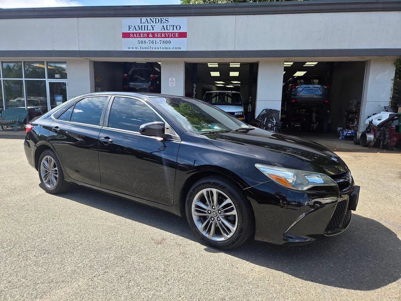 Used 2015 Toyota Camry SE FWD image 24