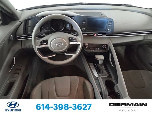 Used 2023 Hyundai Elantra SEL w/ Preferred Accessory Package FWD image 17