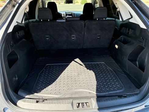 Used 2022 Ford Edge SE w/ Black Appearance Package AWD/4WD image 18