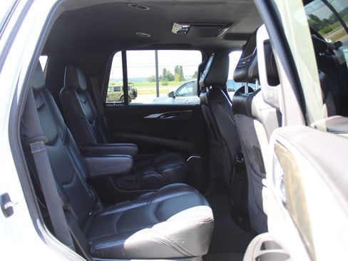 Used 2018 Cadillac Escalade Platinum AWD/4WD image 21