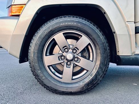 Used 2007 Jeep Commander Sport image 36