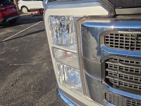 Used 2025 Ford F350 XLT image 5