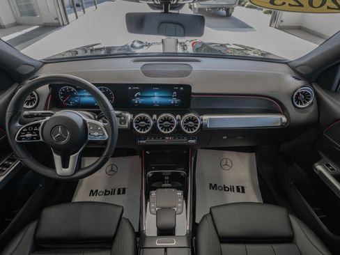 Used 2023 Mercedes-Benz GLB 250 4MATIC image 8