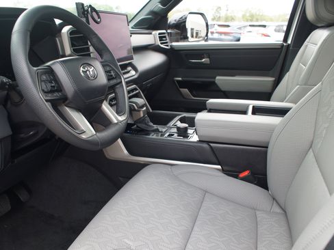 Used 2025 Toyota Tundra Limited AWD/4WD image 14