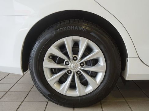 Certified 2017 Toyota Camry LE FWD image 31
