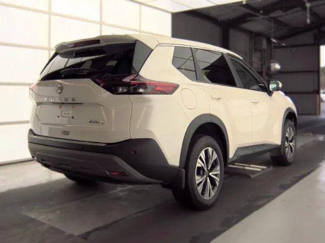 Used 2023 Nissan Rogue SV AWD/4WD image 4