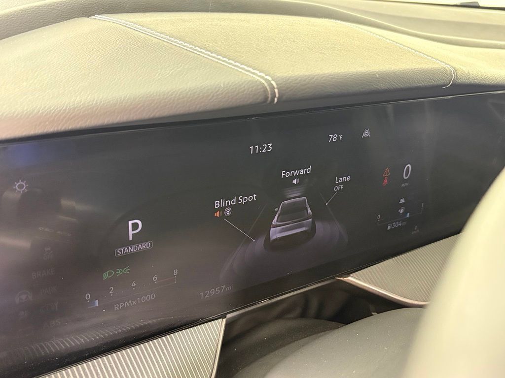 Certified 2025 Nissan Murano SV FWD image 22