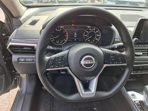 Used 2025 Nissan Altima 2.5 SV FWD image 22