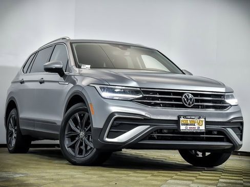 Certified 2022 Volkswagen Tiguan SE image 1
