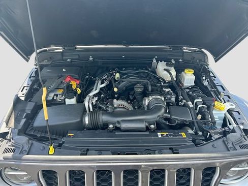 Used 2022 Jeep Gladiator Overland w/ LED Lighting Group AWD/4WD image 39