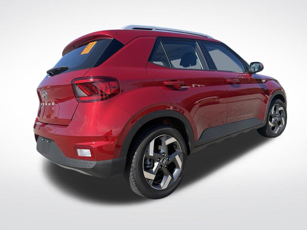 Used 2026 Hyundai Venue SEL FWD image 7
