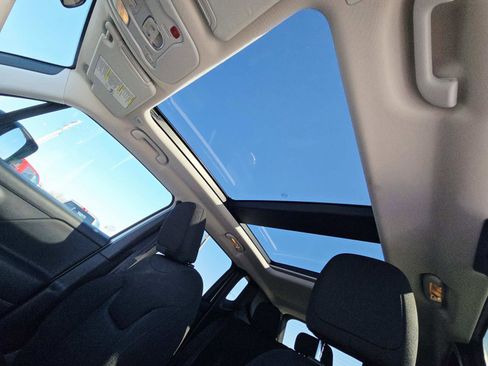 Used 2023 Jeep Renegade Latitude w/ Sun & Fun Group image 10