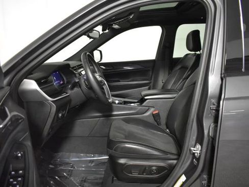 Used 2023 Jeep Grand Cherokee L Laredo AWD/4WD image 11