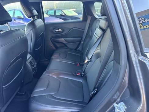 Used 2019 Jeep Cherokee Limited image 13