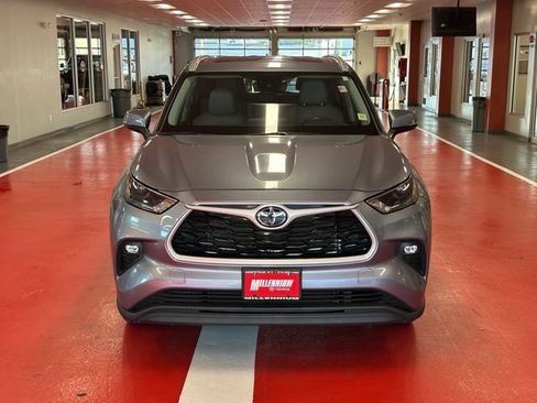 Used 2022 Toyota Highlander XLE AWD/4WD image 8