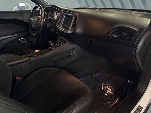Used 2019 Dodge Challenger R/T Scat Pack w/ Shaker Package image 27