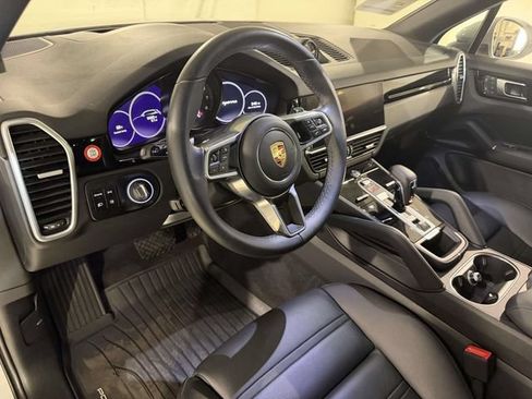 Certified 2023 Porsche Cayenne AWD/4WD image 4