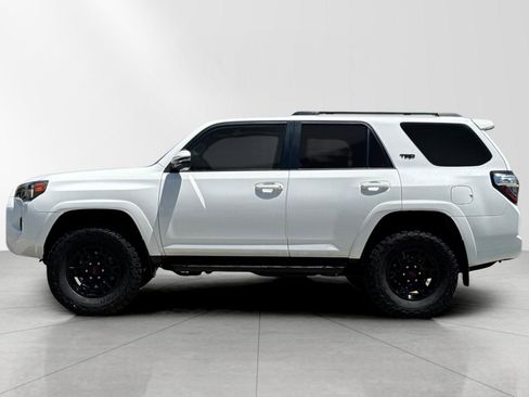 Used 2022 Toyota 4Runner SR5 Premium w/ Moonroof Package RWD image 6