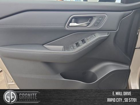New 2026 Nissan Rogue Platinum w/ Platinum Premium Package AWD/4WD image 10