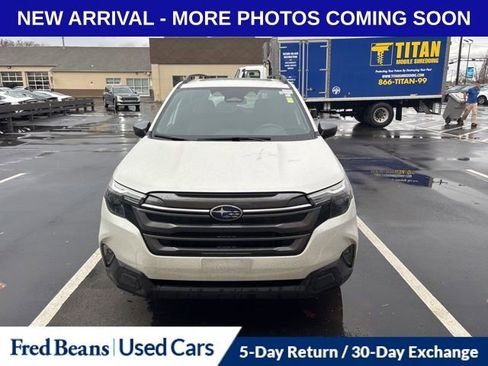 Used 2025 Subaru Forester Premium image 2