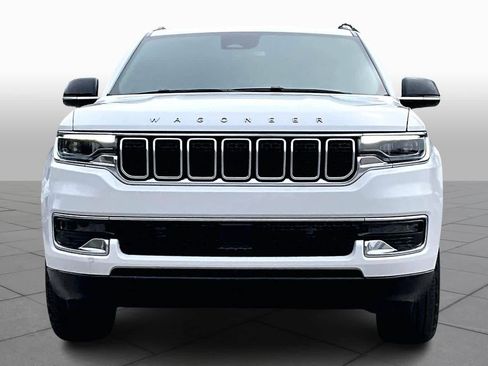 Used 2023 Jeep Wagoneer image 3